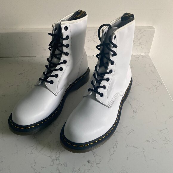 NWT Doc Martens 1460 Women's Softy T Leather Lace-up Combat Boots White Size 11 - Picture 2 of 14